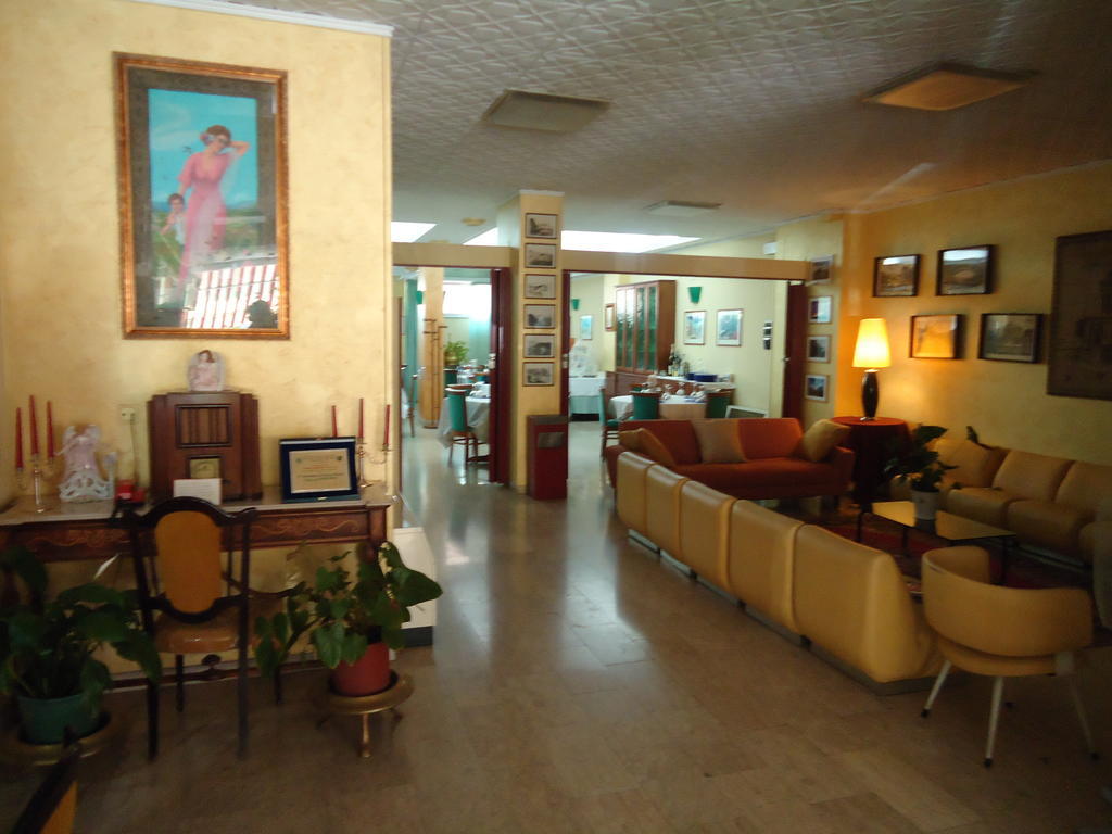 Hotel Ristorante Mommo Polistena Buitenkant foto