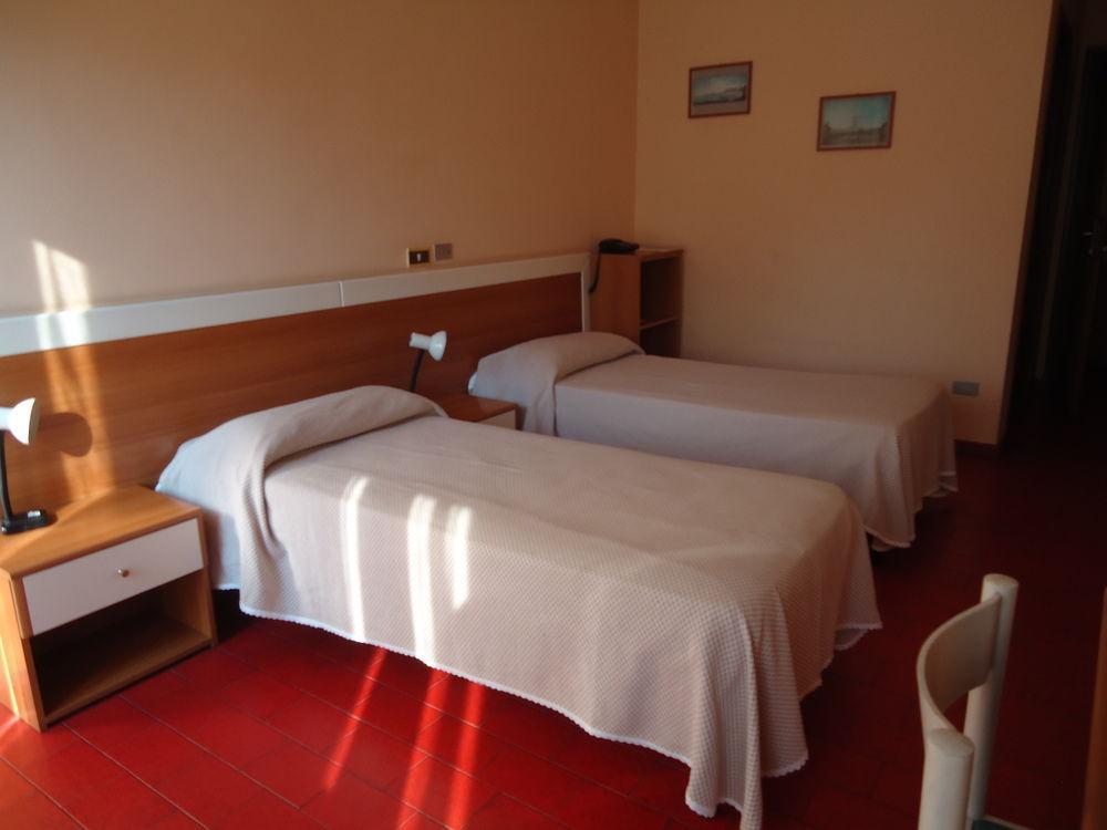 Hotel Ristorante Mommo Polistena Buitenkant foto