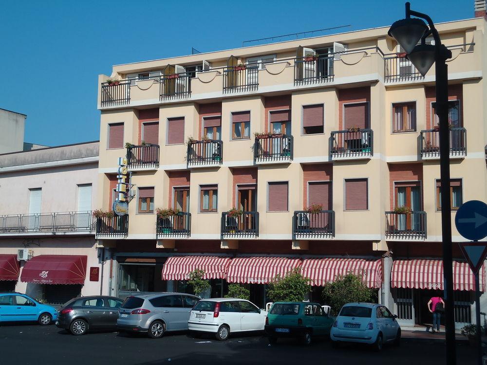 Hotel Ristorante Mommo Polistena Buitenkant foto