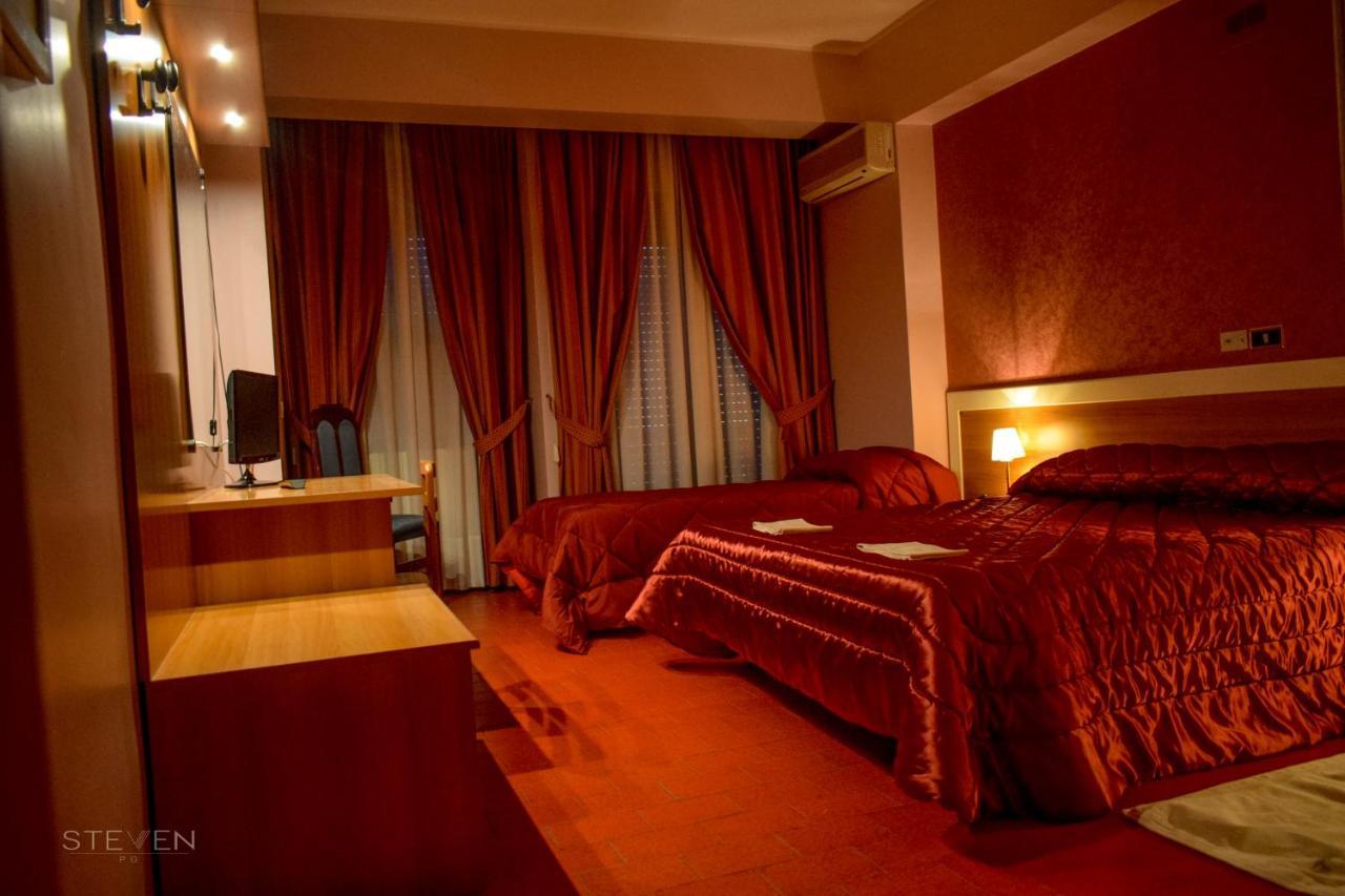 Hotel Ristorante Mommo Polistena Buitenkant foto